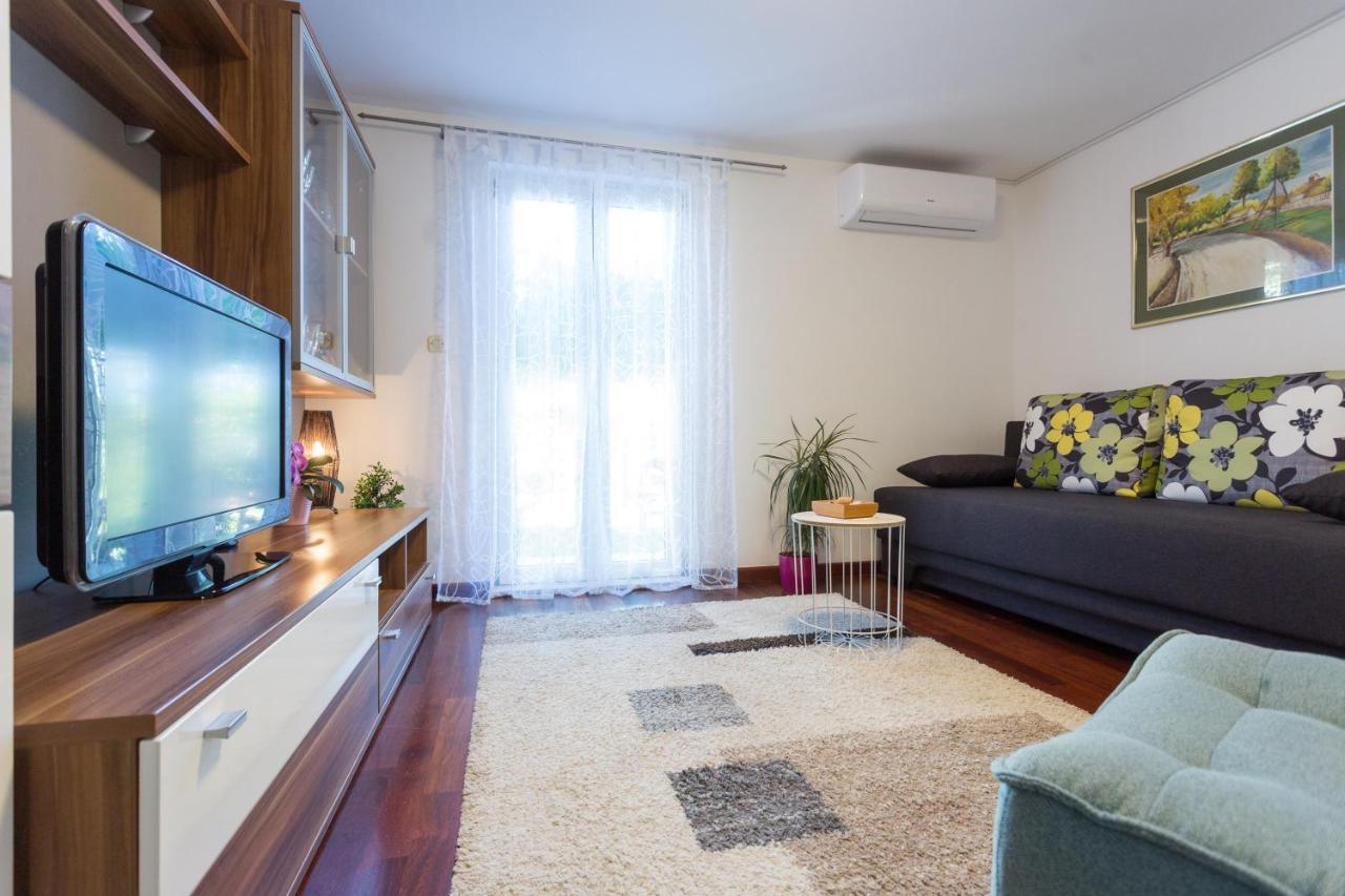 Apartments Lidija - Sea View Apartment With Exclusive Right Of Using Hot Tub Or Split Level Apartment With Exclusive Right Of Using Pool โปดสตรานา ภายนอก รูปภาพ