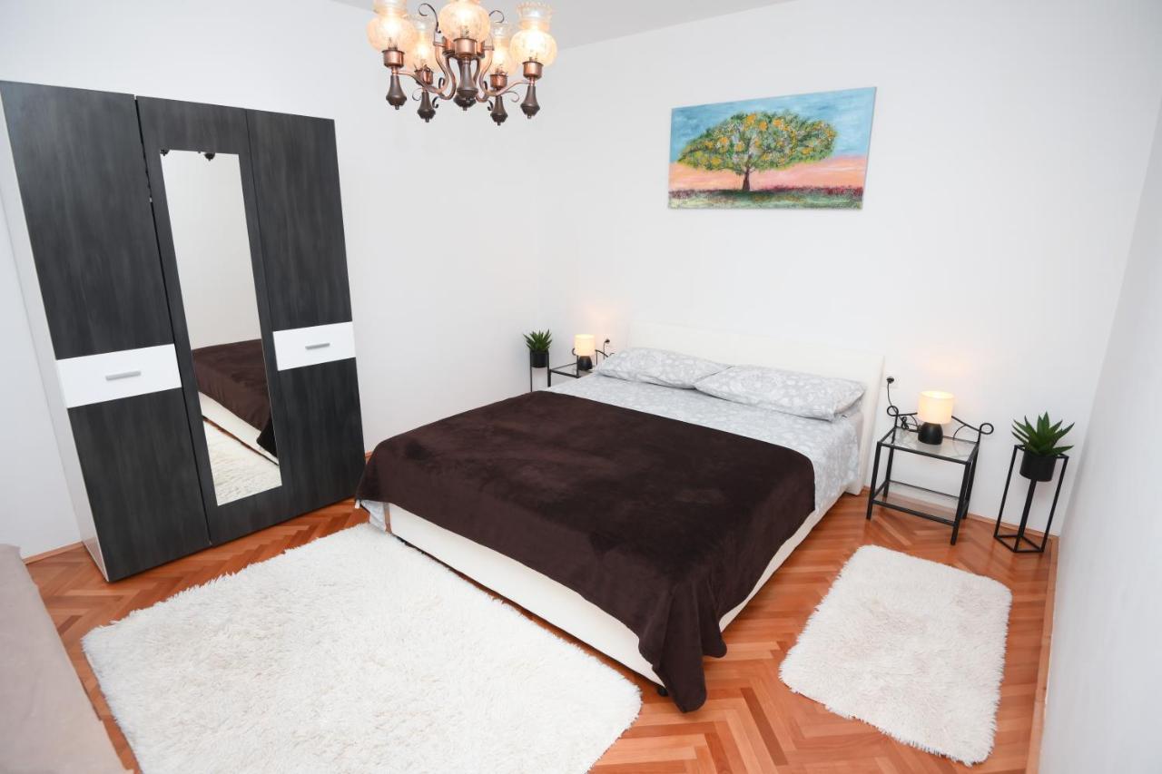 Apartments Lidija - Sea View Apartment With Exclusive Right Of Using Hot Tub Or Split Level Apartment With Exclusive Right Of Using Pool โปดสตรานา ภายนอก รูปภาพ
