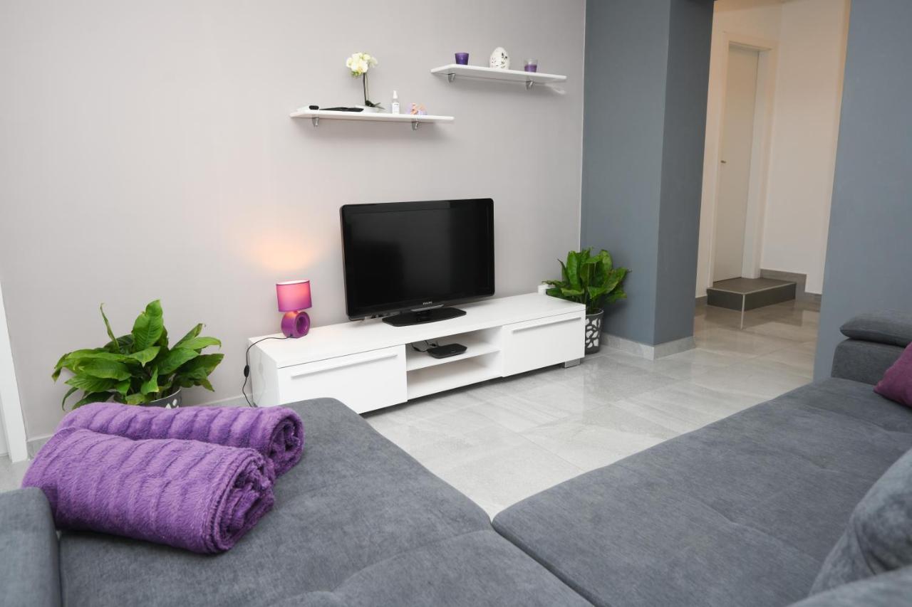 Apartments Lidija - Sea View Apartment With Exclusive Right Of Using Hot Tub Or Split Level Apartment With Exclusive Right Of Using Pool โปดสตรานา ภายนอก รูปภาพ
