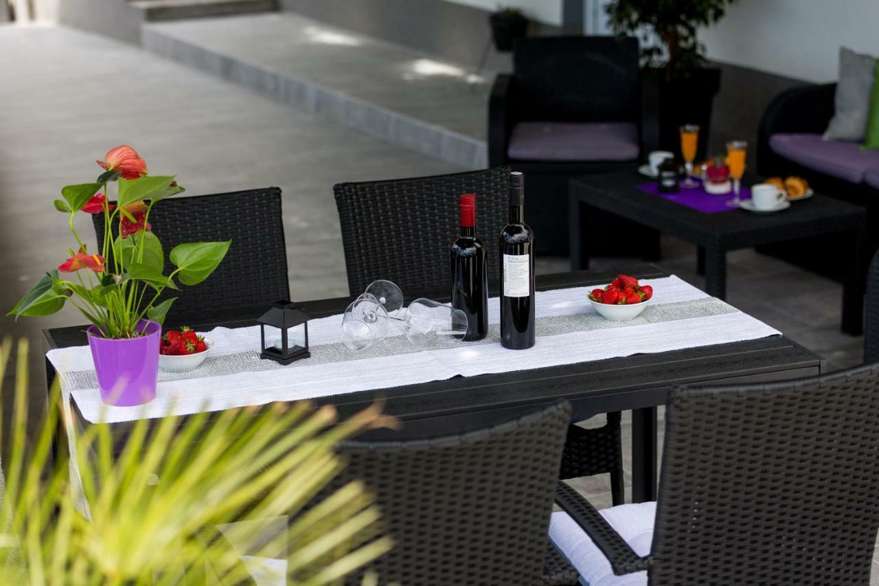 Apartments Lidija - Sea View Apartment With Exclusive Right Of Using Hot Tub Or Split Level Apartment With Exclusive Right Of Using Pool โปดสตรานา ภายนอก รูปภาพ