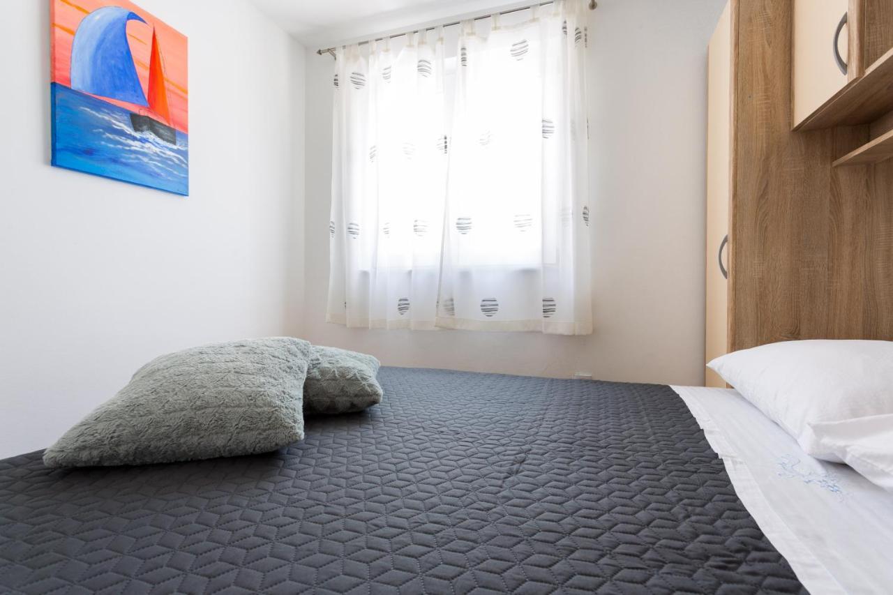 Apartments Lidija - Sea View Apartment With Exclusive Right Of Using Hot Tub Or Split Level Apartment With Exclusive Right Of Using Pool โปดสตรานา ภายนอก รูปภาพ